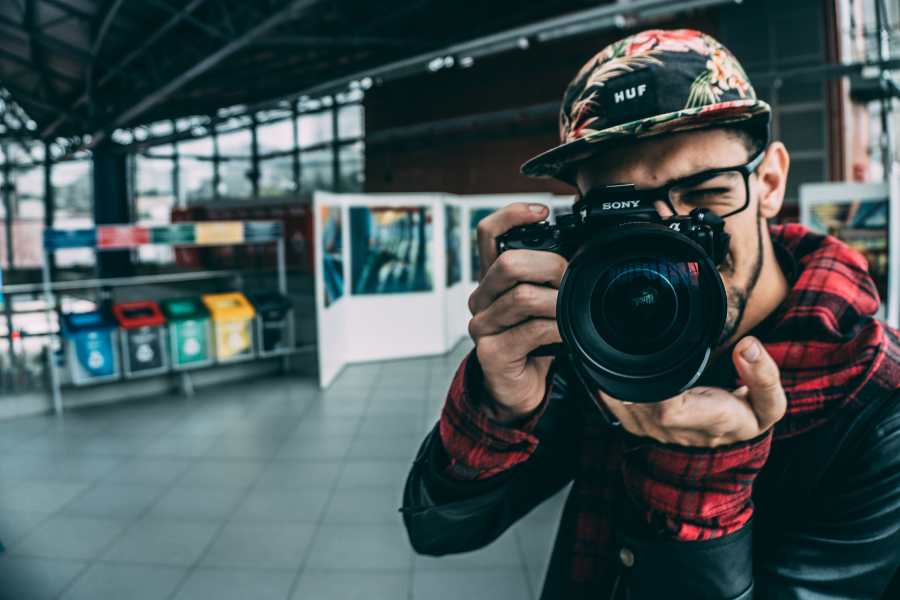 What are some common mistakes to avoid when taking travel photos